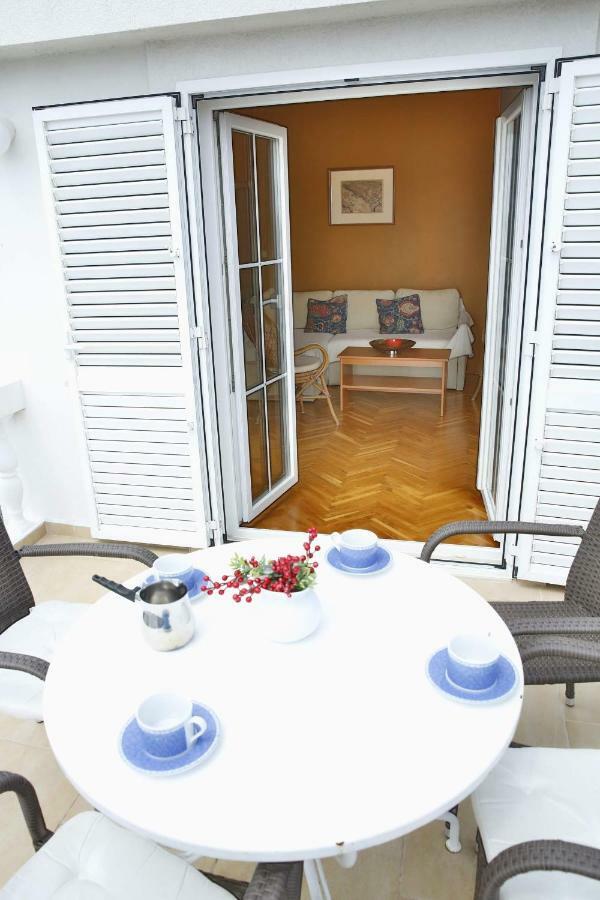 Apartment And Rooms Villa Kolonada Vodice Dış mekan fotoğraf