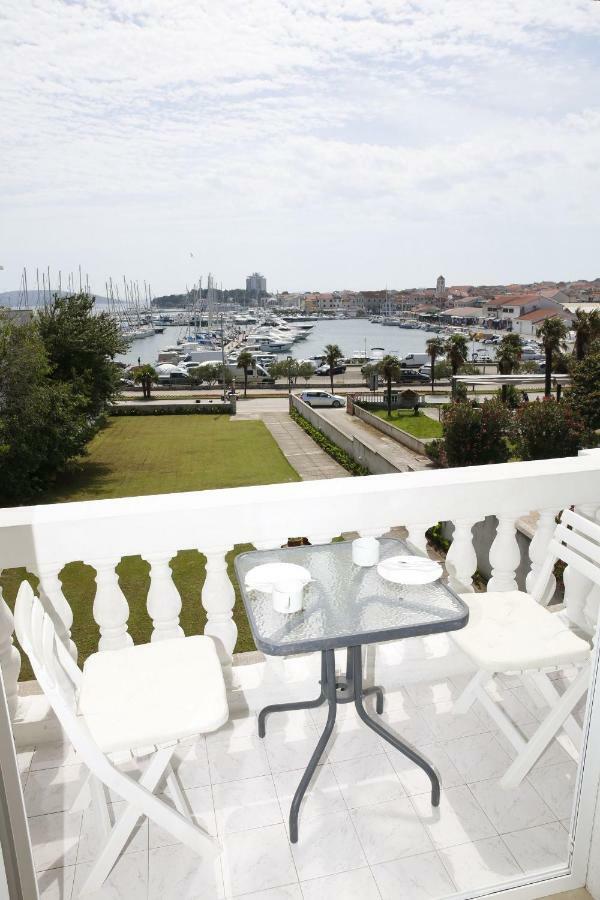 Apartment And Rooms Villa Kolonada Vodice Dış mekan fotoğraf